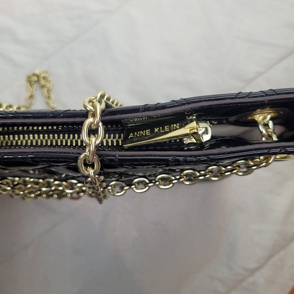 Anne Klein VTG Faux Patent Leather Black Quilted Small Bag with Chain lady fancy - Picture 4 of 11